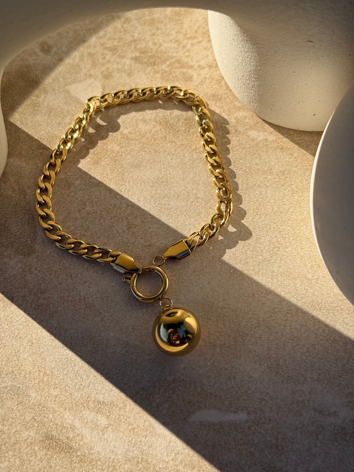 Pōro Toa Gold Bracelet chain with round charm