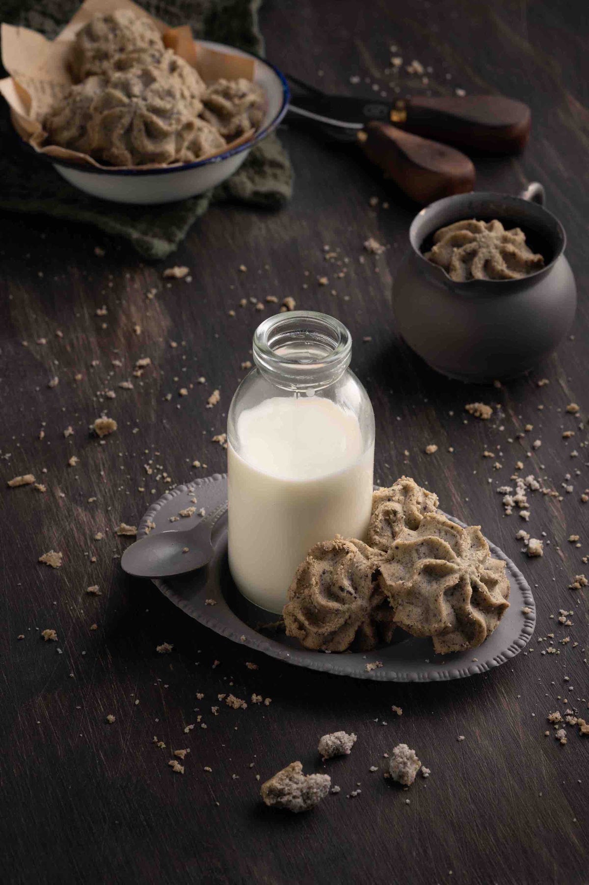 Lowrey Black Sesame butter cookies with a glass of milk